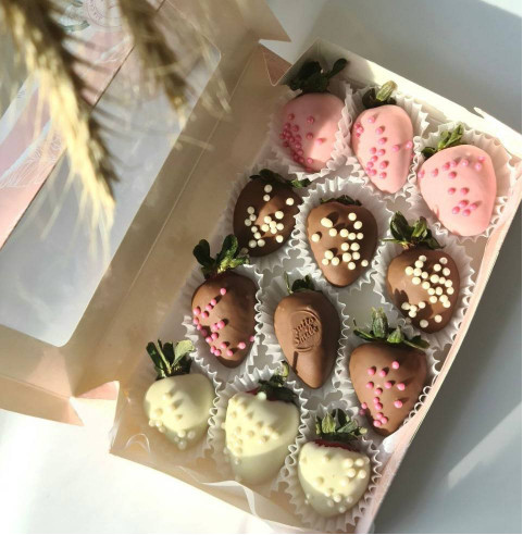 Клубника в шоколаде 12 ягод