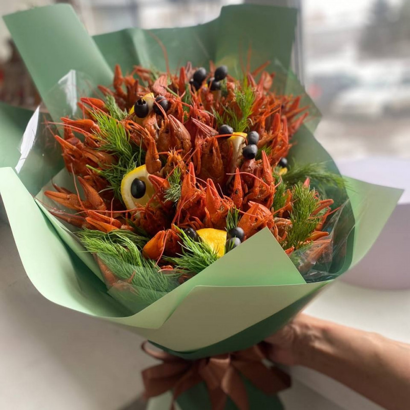 Букет из королевских креветок и клешней краба